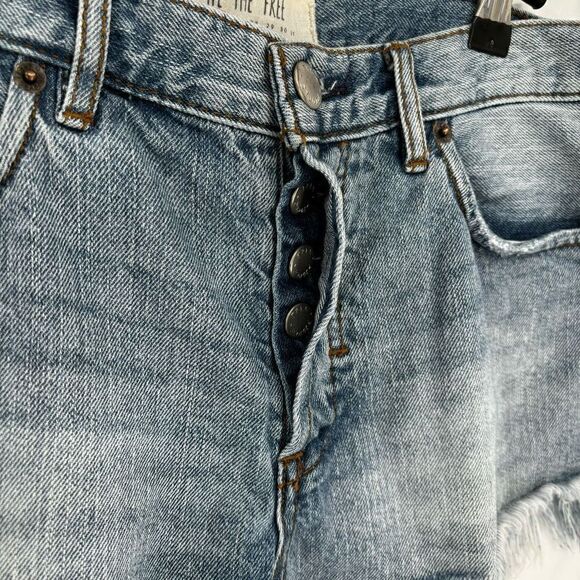Free People We The Free Button Fly Denim Shortie Shorts Size 26 - Picture 4 of 7